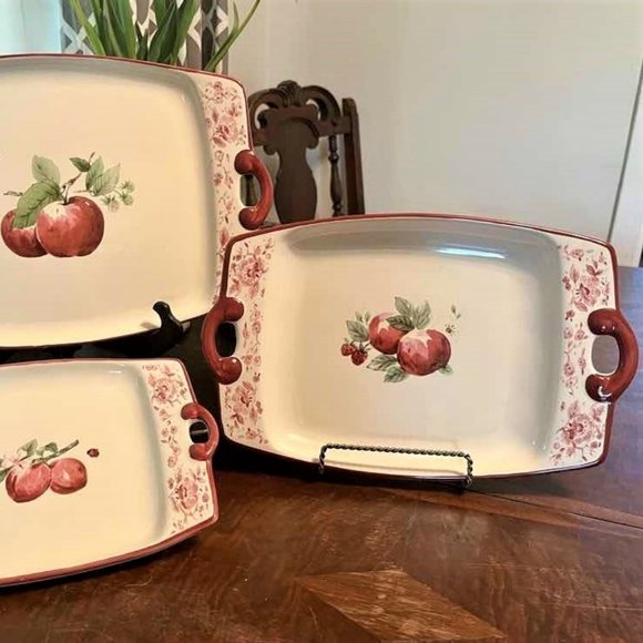 Pfaltzgraff Delicious 3Tray Serving Set | Nesting Platters - Picture 2 of 16